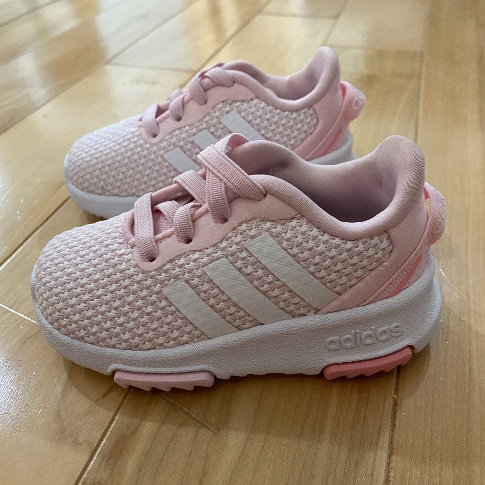 Toddler girl Adidas tennis shoes Pink size 4